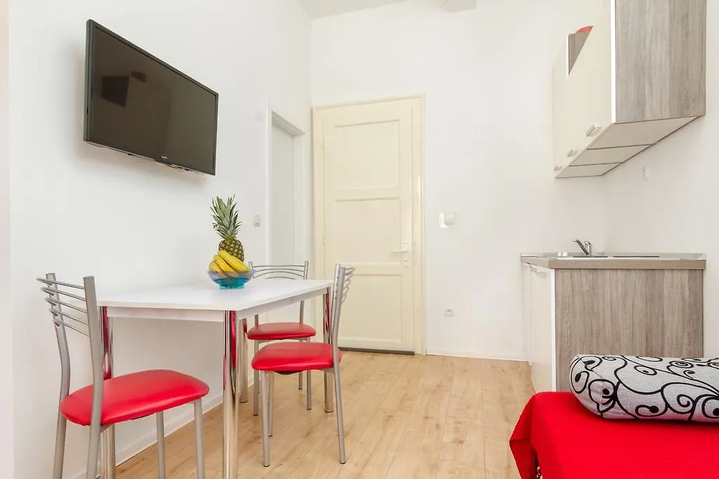 Central Jardin Guest House Split