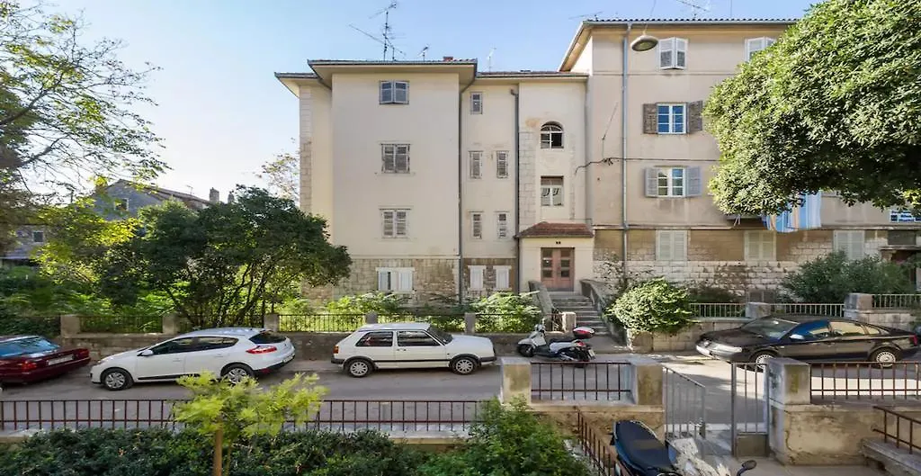 Central Jardin Guest House Split
