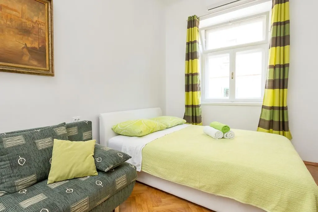Central Jardin Guest House Split