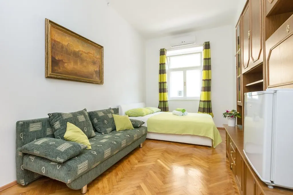 Central Jardin Guest House Split