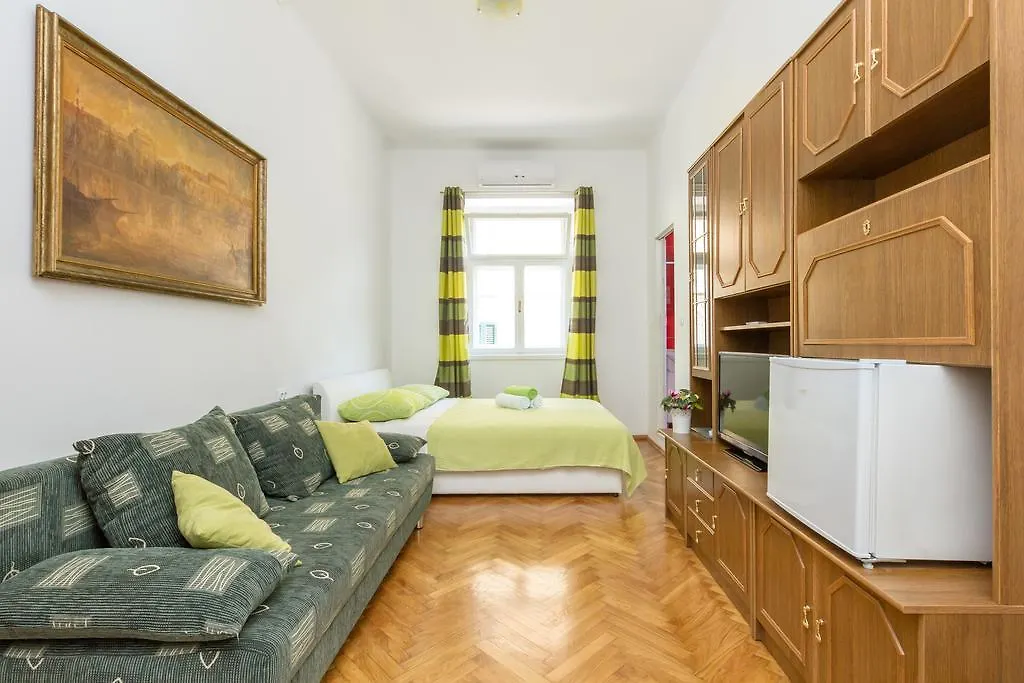 Central Jardin Guest House Split